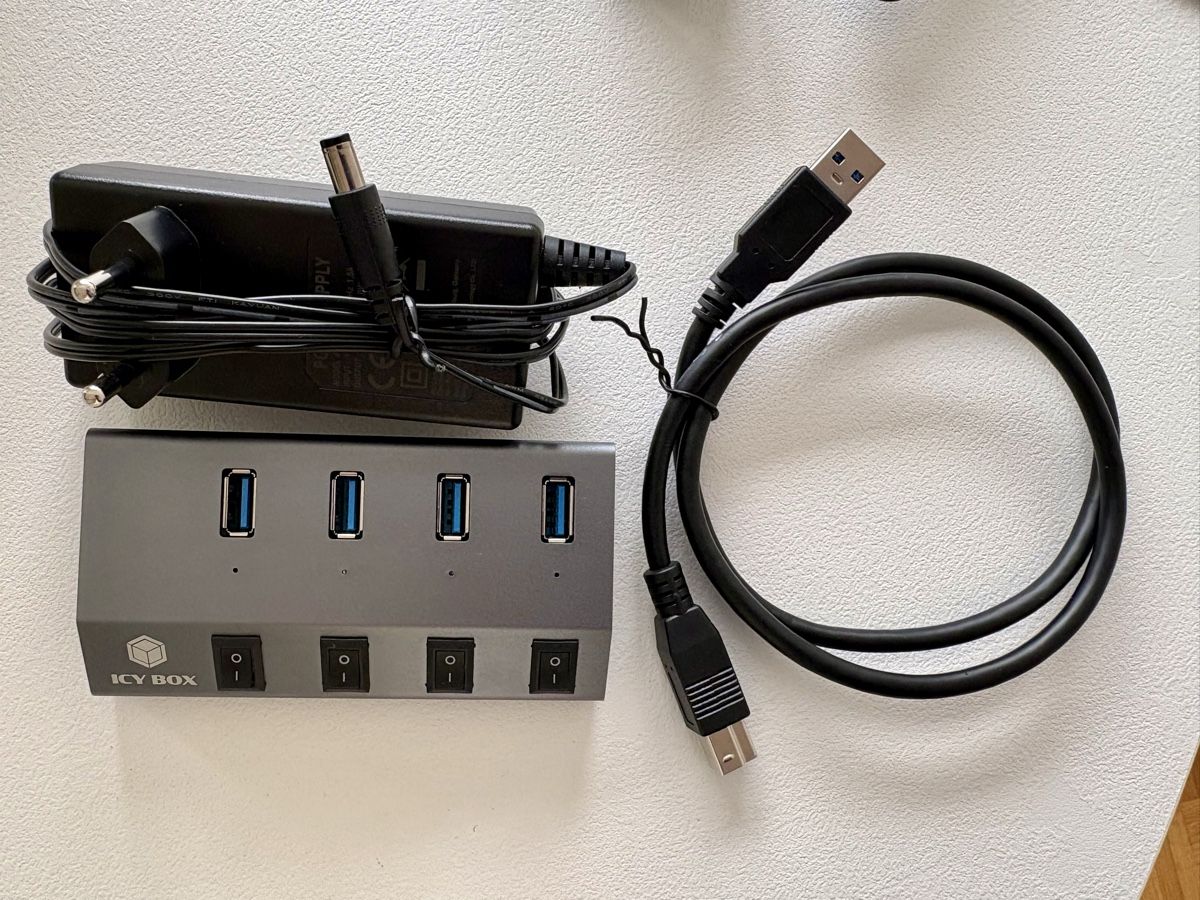 Hub & Switch: 3x USB Hubs – Usato da Kriens venduto da afr_f5x5 3