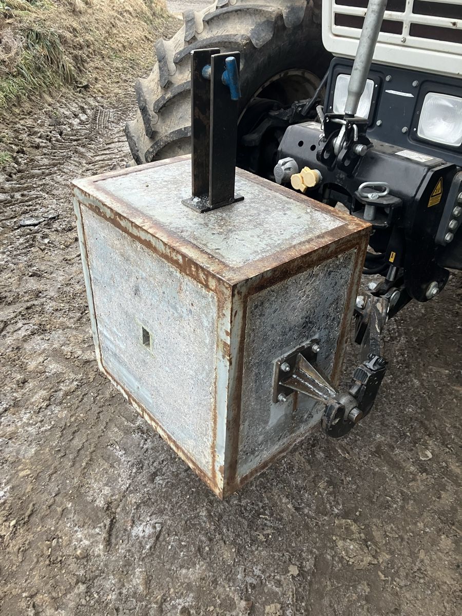 Parti di macchinari per lavorazione del terreno: Frontgewicht Heckgewicht – Usato da Bigenthal venduto da xfighter27 3
