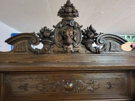 Antikes Eichenbuffet Schrank mit Schnitzereien Holz