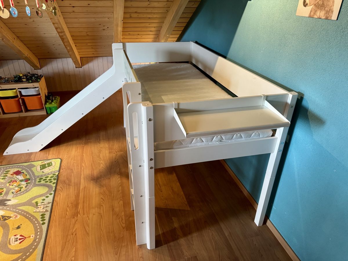 Lits: Flexa Hochbett mit Rutsche  – D'occasion à Wädenswil par remobraendli 2