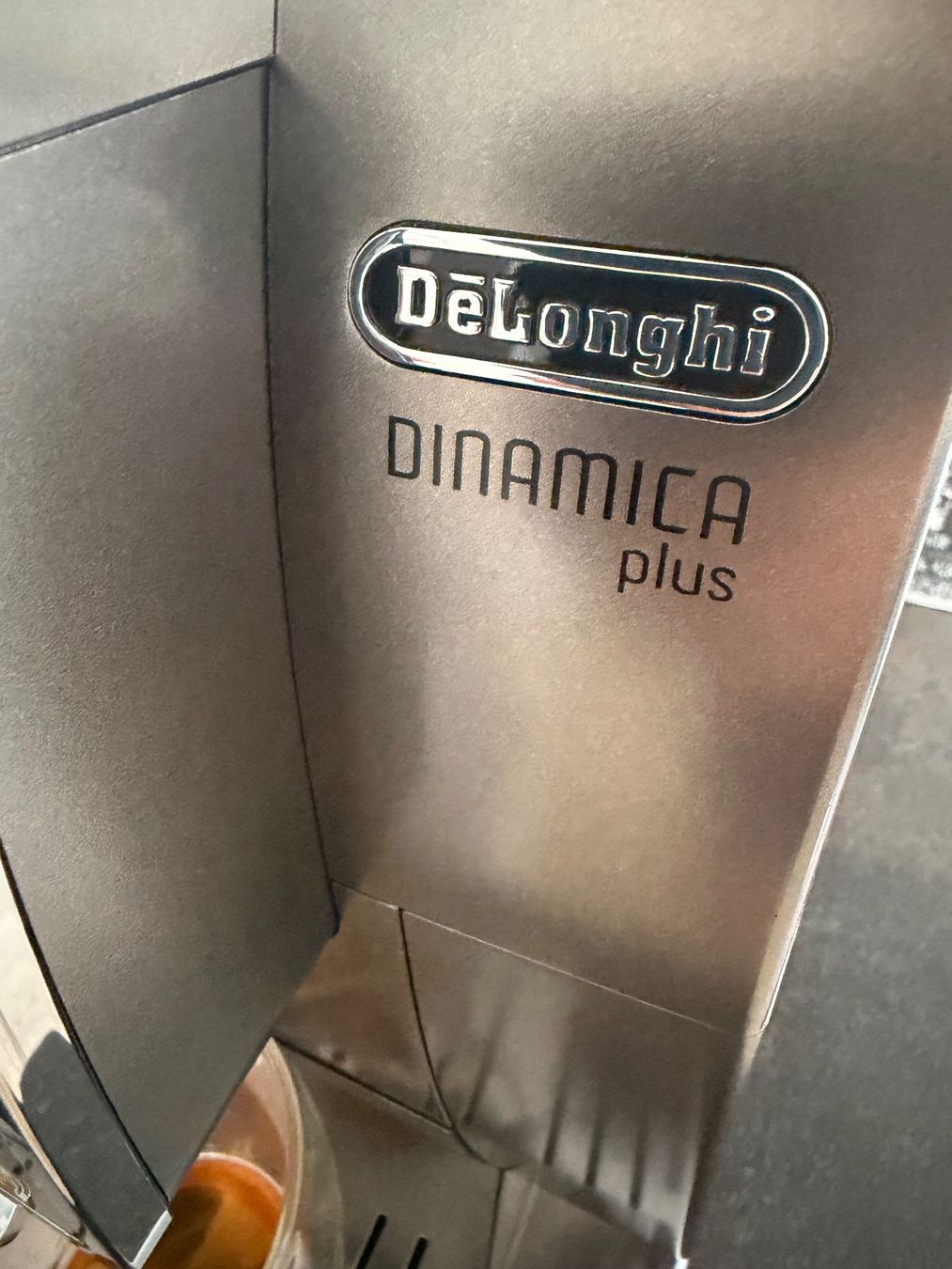 De'Longhi Macchine per caffè & Macchine per espresso: Machine à café DeLonghi Dinamica Plus Titan – Difettoso da Montreux venduto da SelectionCH 1
