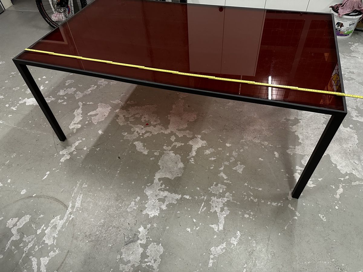 Tavoli: Tisch / Gartentisch mit rotem Glas – Usato da Chur venduto da Sim7000 6