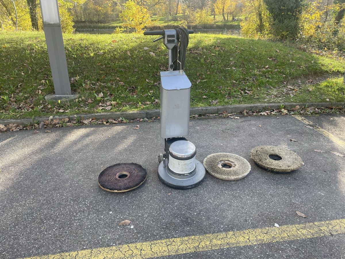 Tutte le macchine: Einscheibmaschine Taski – Usato da Würenlos venduto da Shop_Shop