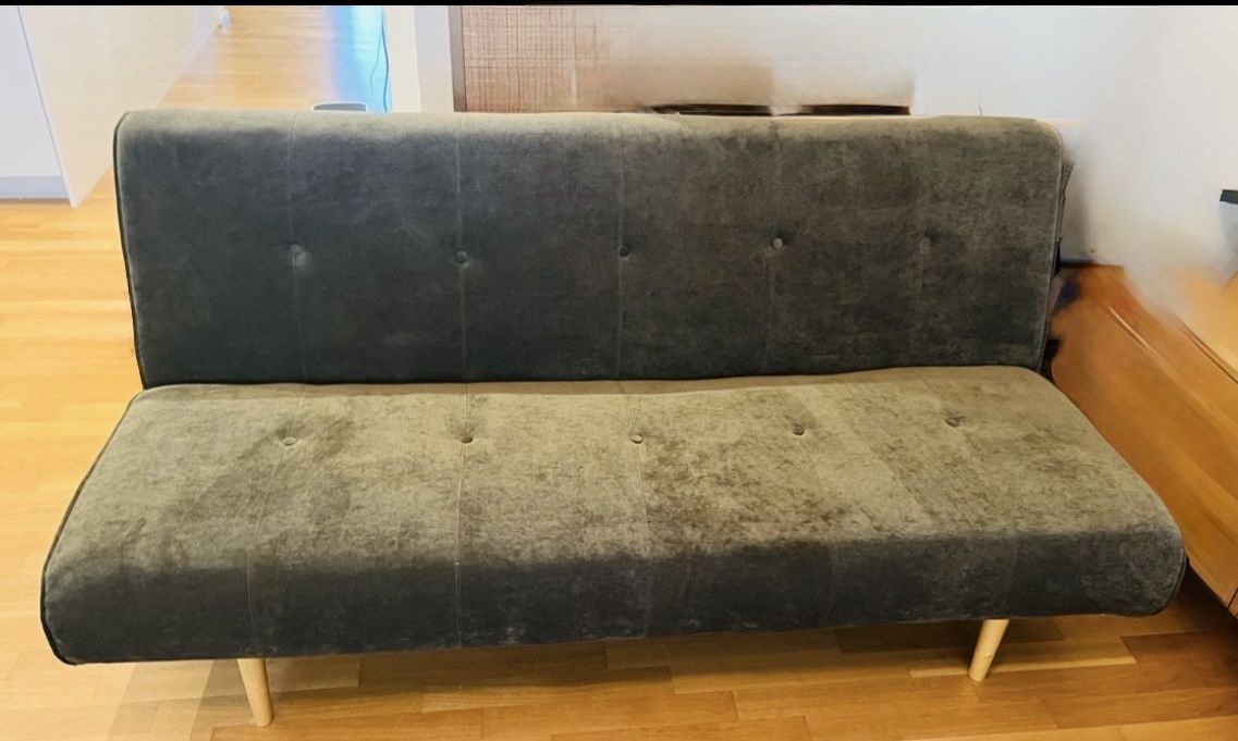 Divani: Schlafsofa aus moosgrünem Samt, gebraucht – Usato da Winterthur venduto da ninanill 2