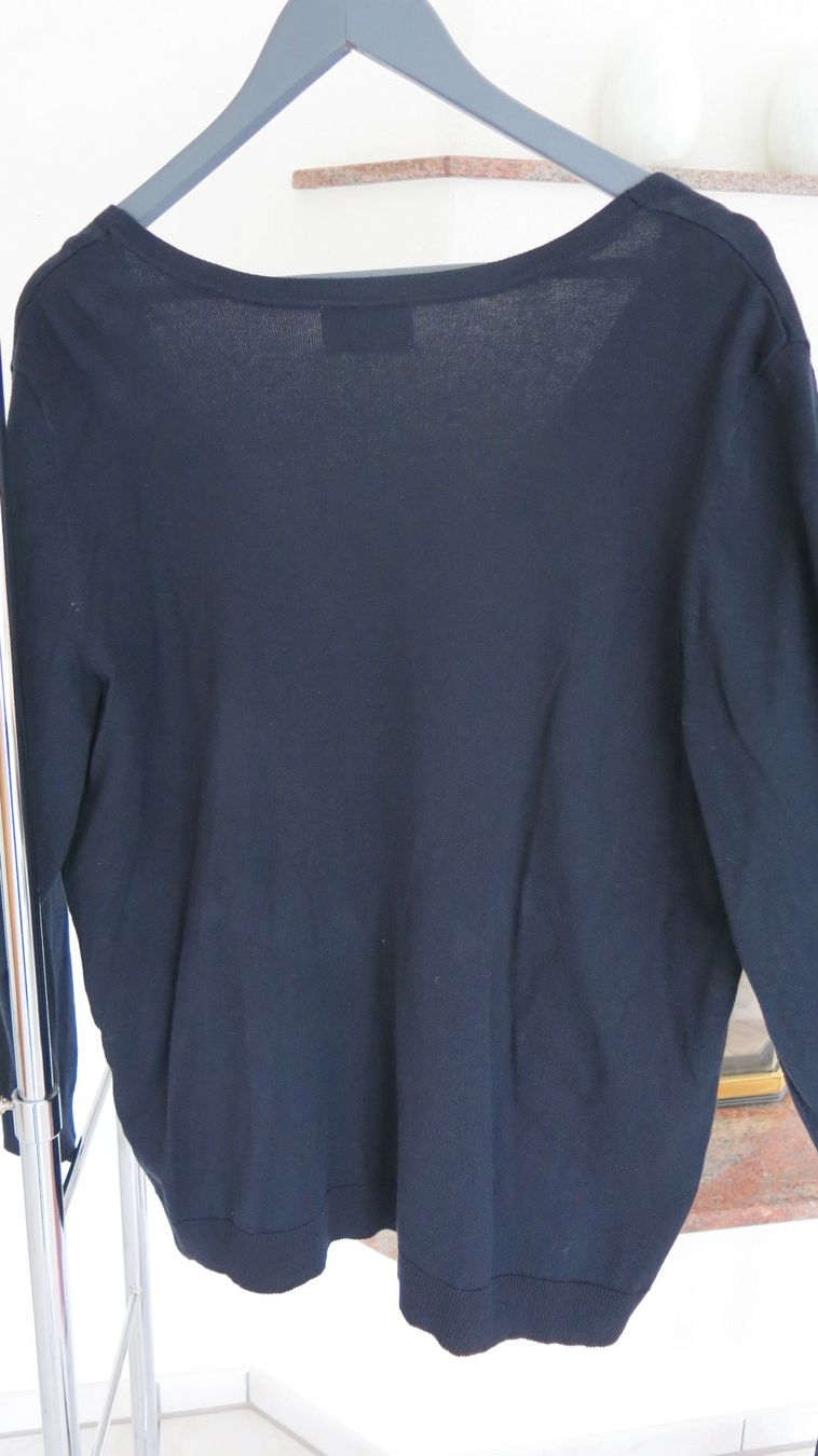 Giacche: Basic-Strickjacke mit V-Ausschnitt – Usato da Lachen SZ venduto da artbyblondangel 5