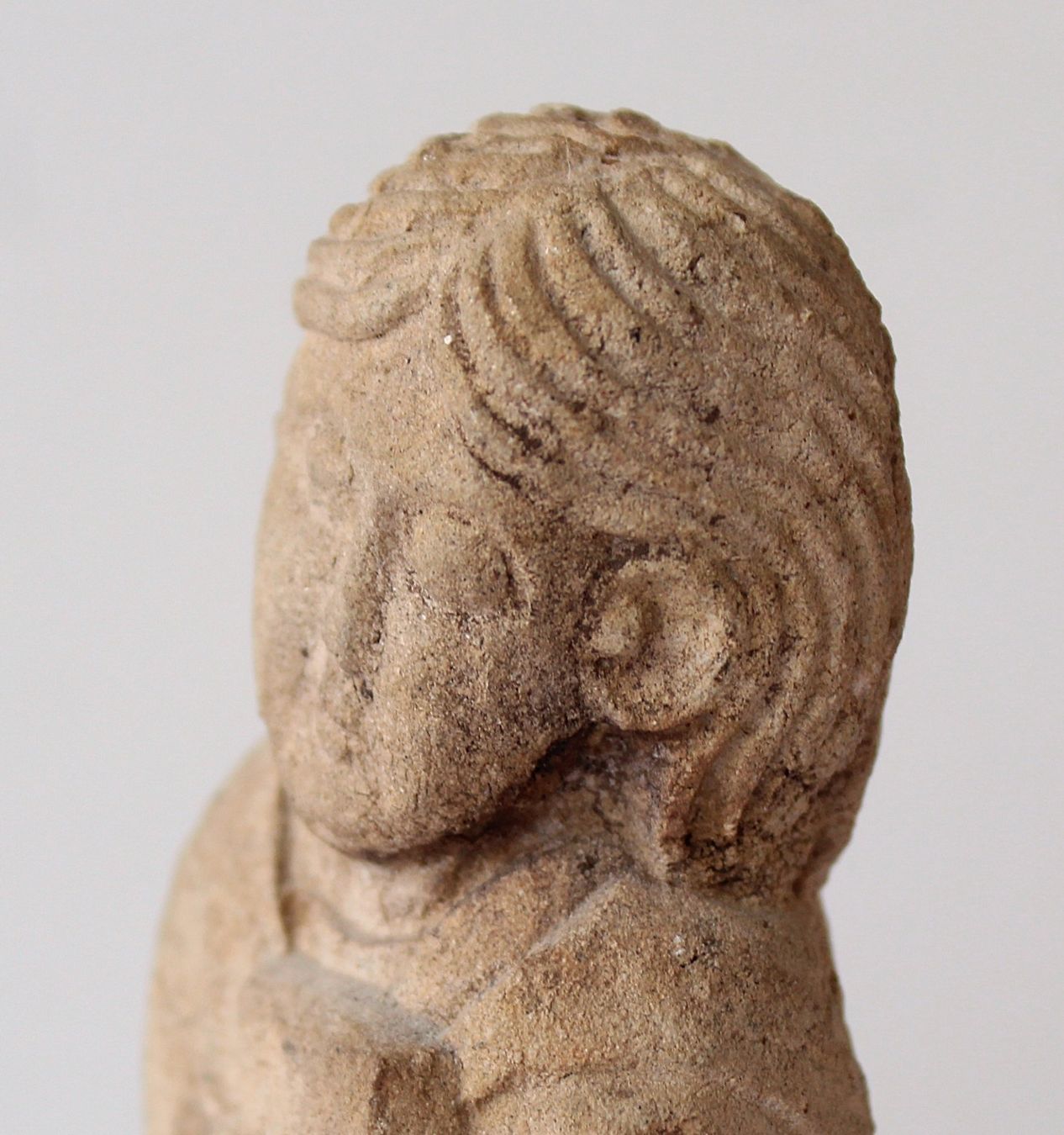 Statuette: Religiöse handgeschnitzte gotische Figur Paulus Sandstein – Usato da Zürich venduto da Auctionata 6