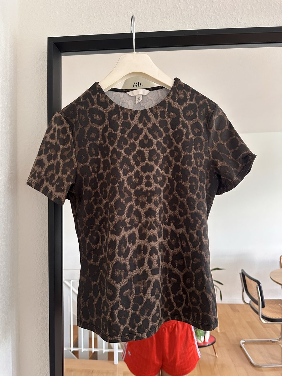 H&M T-shirt: Leo Shirt H&M – Usato da Basel venduto da uyuni01