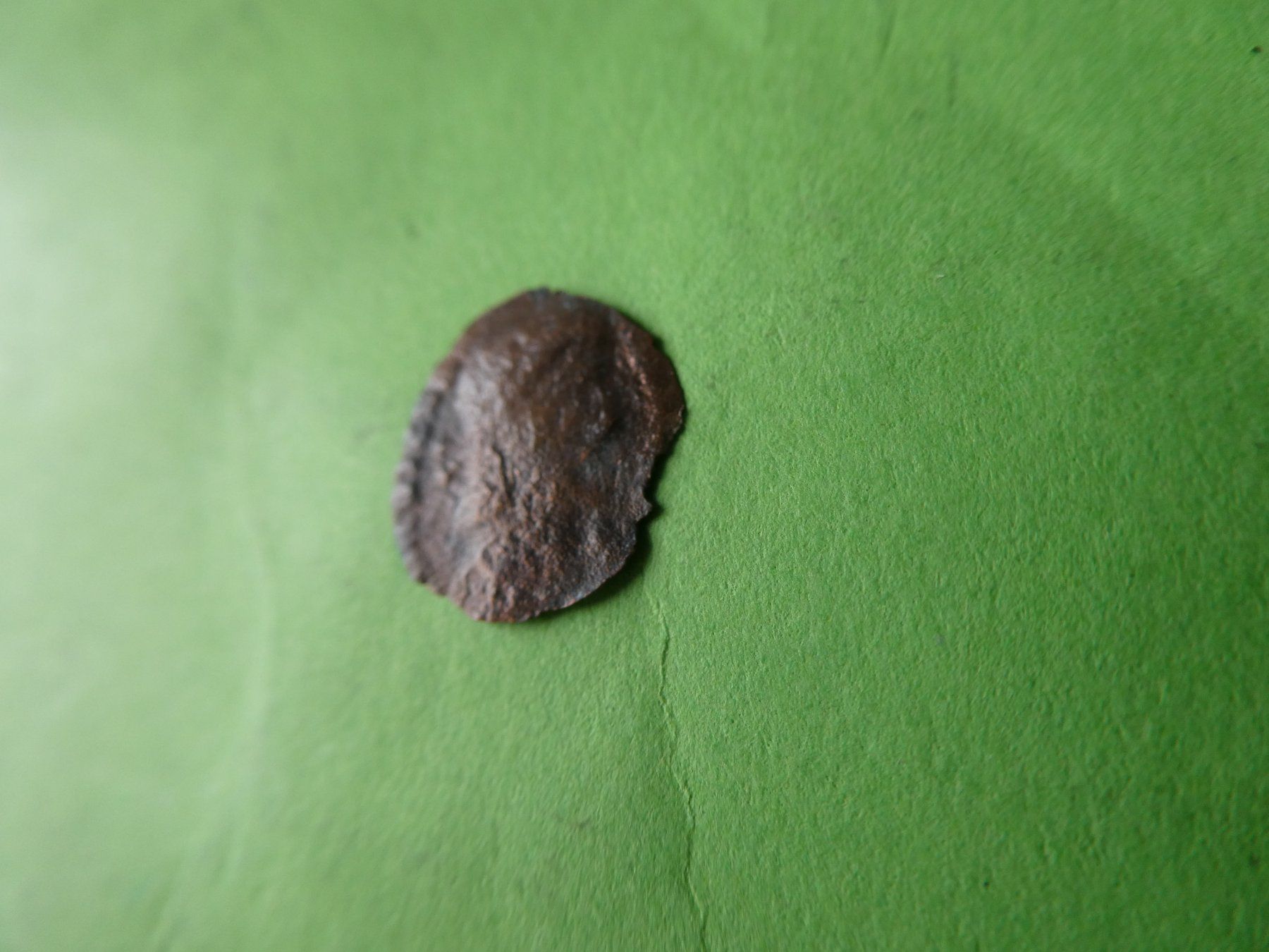 Alle Münzen: uralte Bronzemünze   13 mm     0.31 g – Gebraucht aus Hinterforst von Rohusri 1
