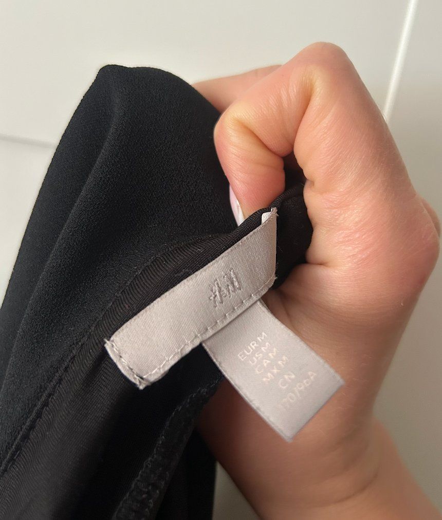 H&M Kleider: H&M mini Kleid Schwarz (M) – Gebraucht aus Zürich von 202_97cj 2