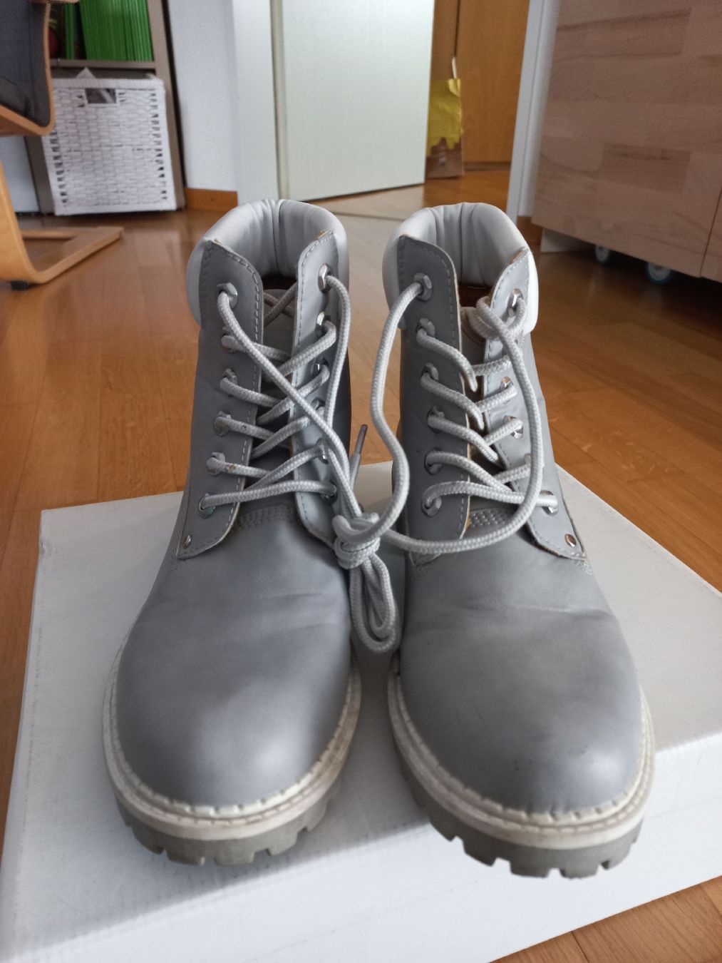 Scarpe da donna: Übergangsschuh – Usato da Jona venduto da Mia94
