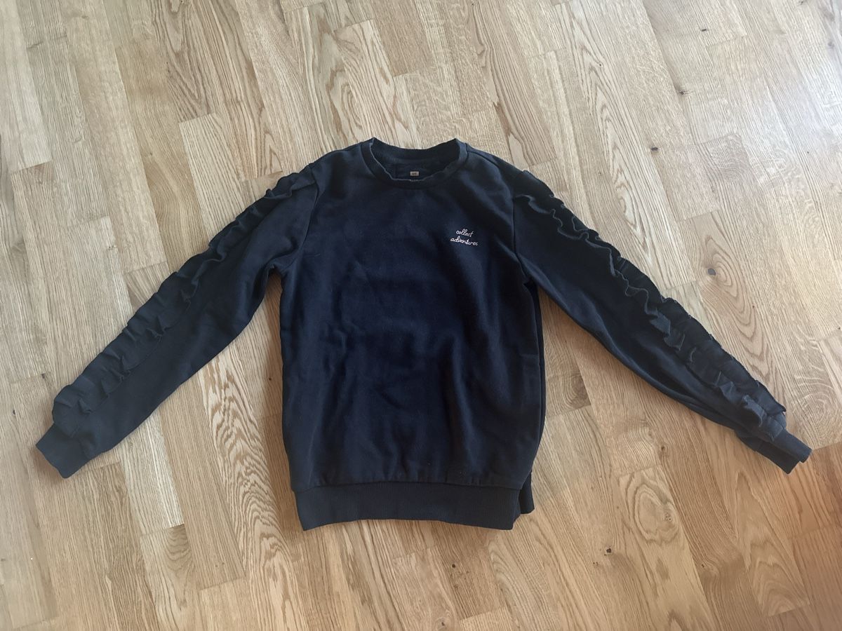 We Maglioni & Felpe: WE Pullover schwarz mit Rüschen Grösse 158/164 – Usato da Rümlang venduto da Laufgitter01