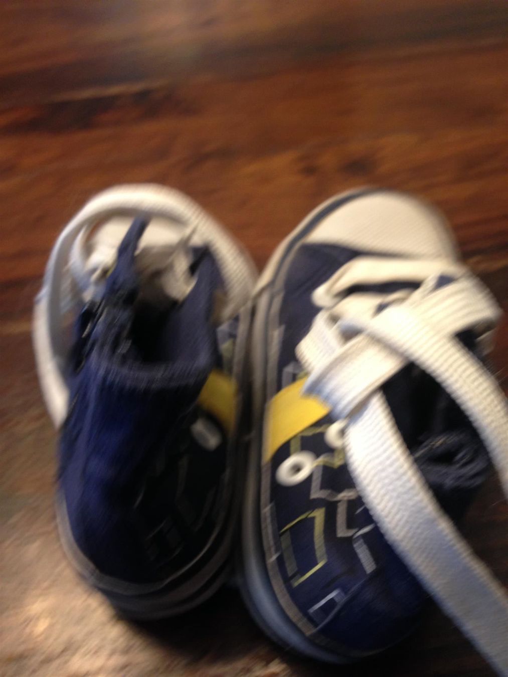 Schuhe für Jungen: Sneakers Turnschuhe Gr. 25 blau – Gebraucht aus Aesch ZH von Goonies_1 2