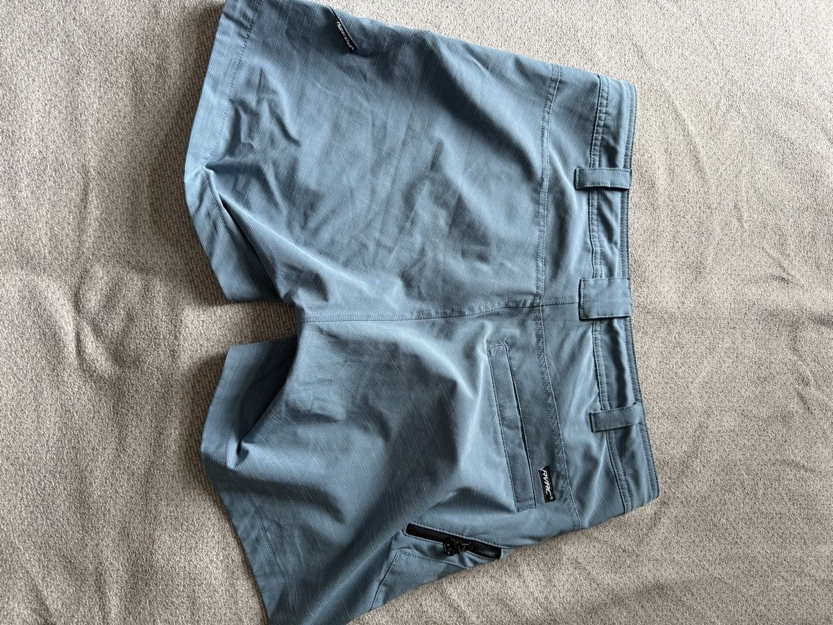 RevolutionRace Pantalons: Shorts von Revolution Race, XL – D'occasion à Ermatingen par anj_9bm5 2