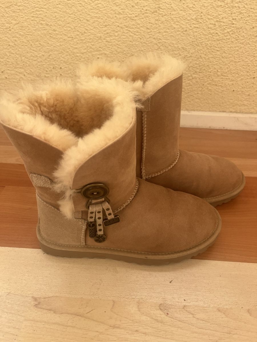 Ugg Scarpe da donna: Stiefel UGG – Usato da Fislisbach venduto da Robertcolin02