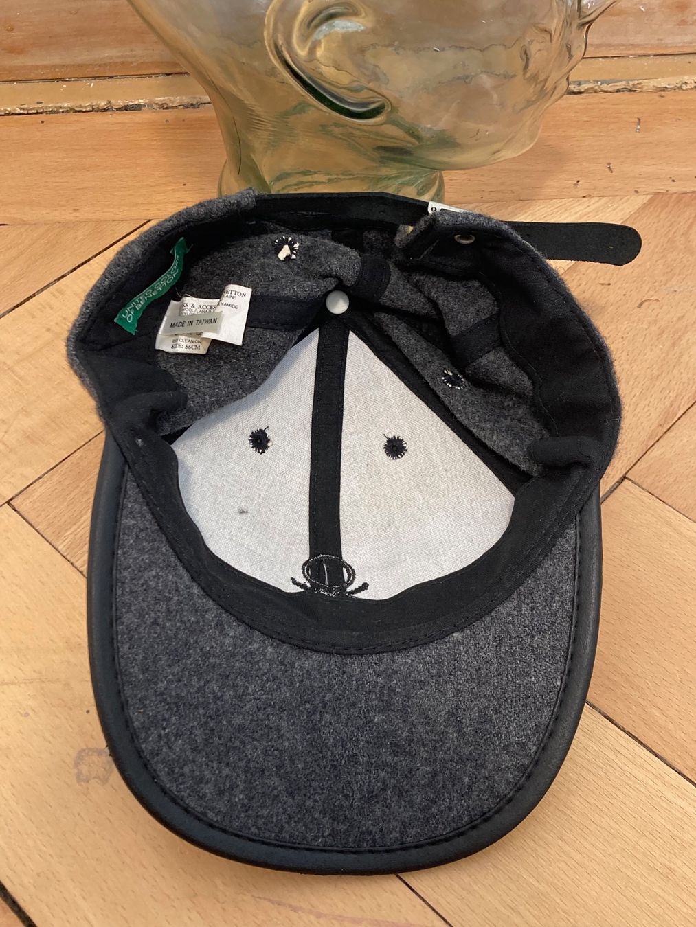 Benetton Hüte, Mützen & Caps: Vintage 90s Cap Benetton Wool leather strap – Gebraucht aus Zürich von le_souk 4