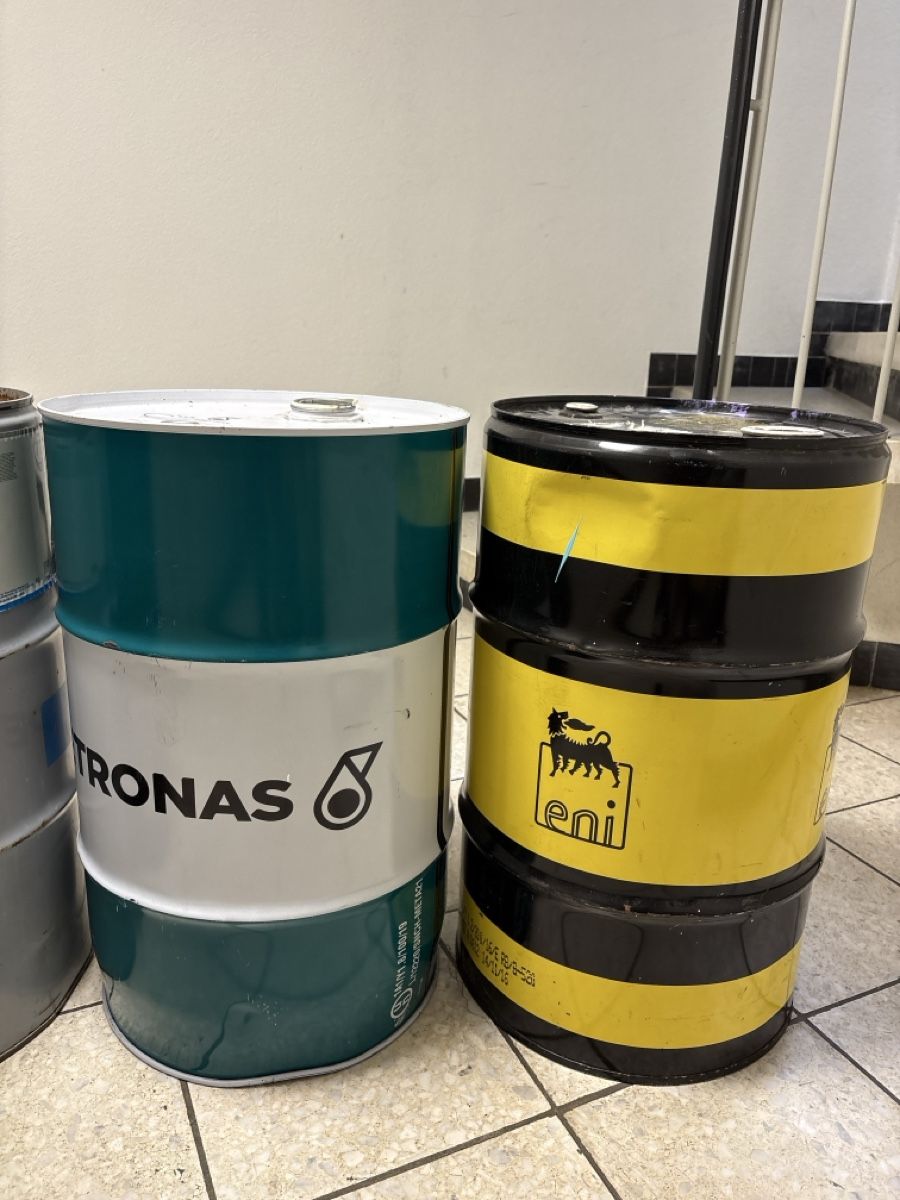 Accessori: Metallfässer verschiedene Marken und Farben, gebraucht – Usato da Zürich venduto da Nonas1996 1