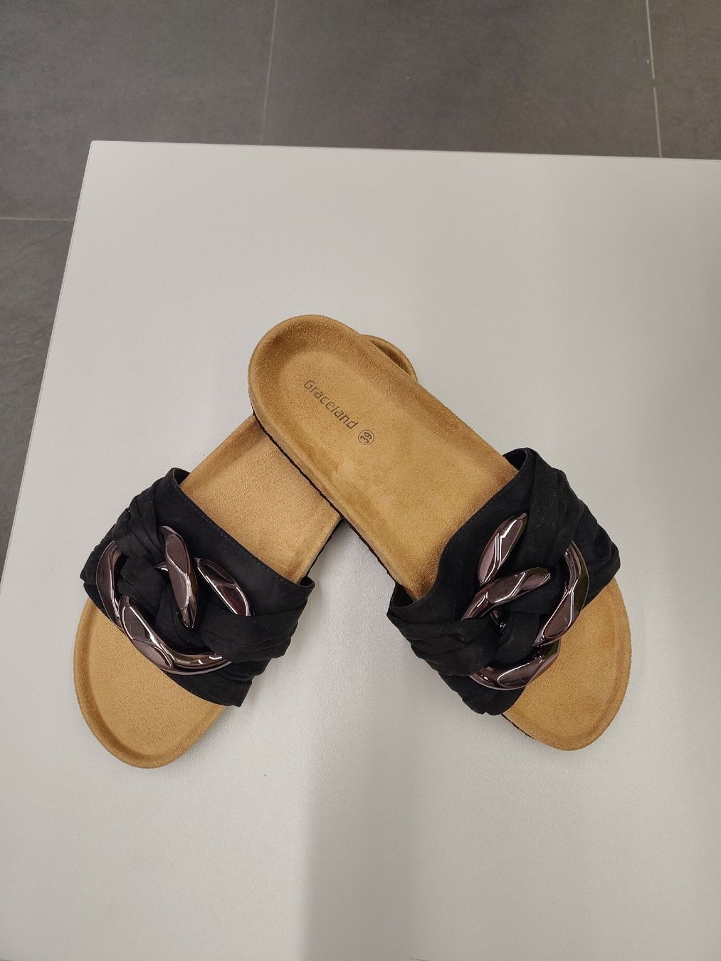 Graceland Damenschuhe: Graceland Pantoletten, schwarz, Gr. 39 – Neu (gemäss Beschreibung) aus Olten von Kaffeekanne02
