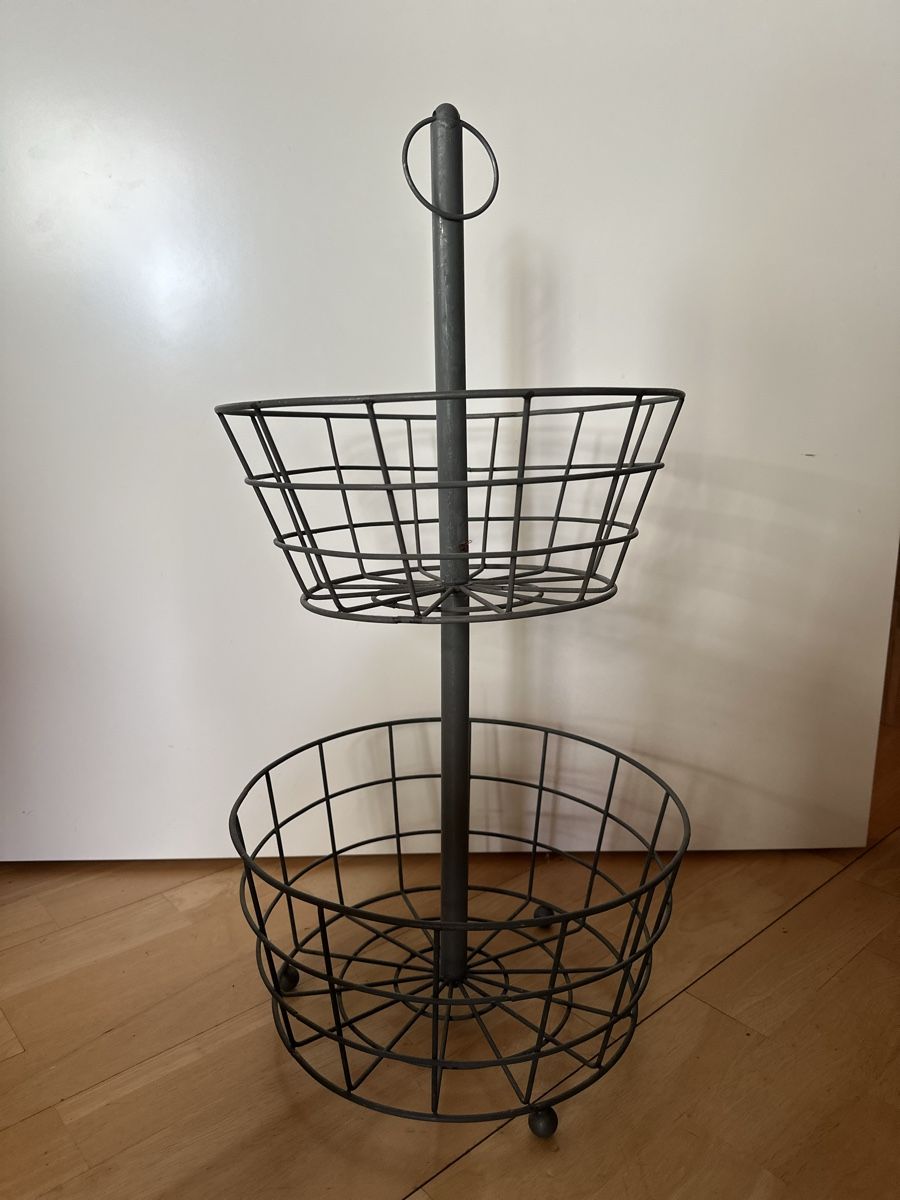 Tutte le decorazioni: Coole Etagere aus Metall – Usato da Uetikon am See venduto da manoka1