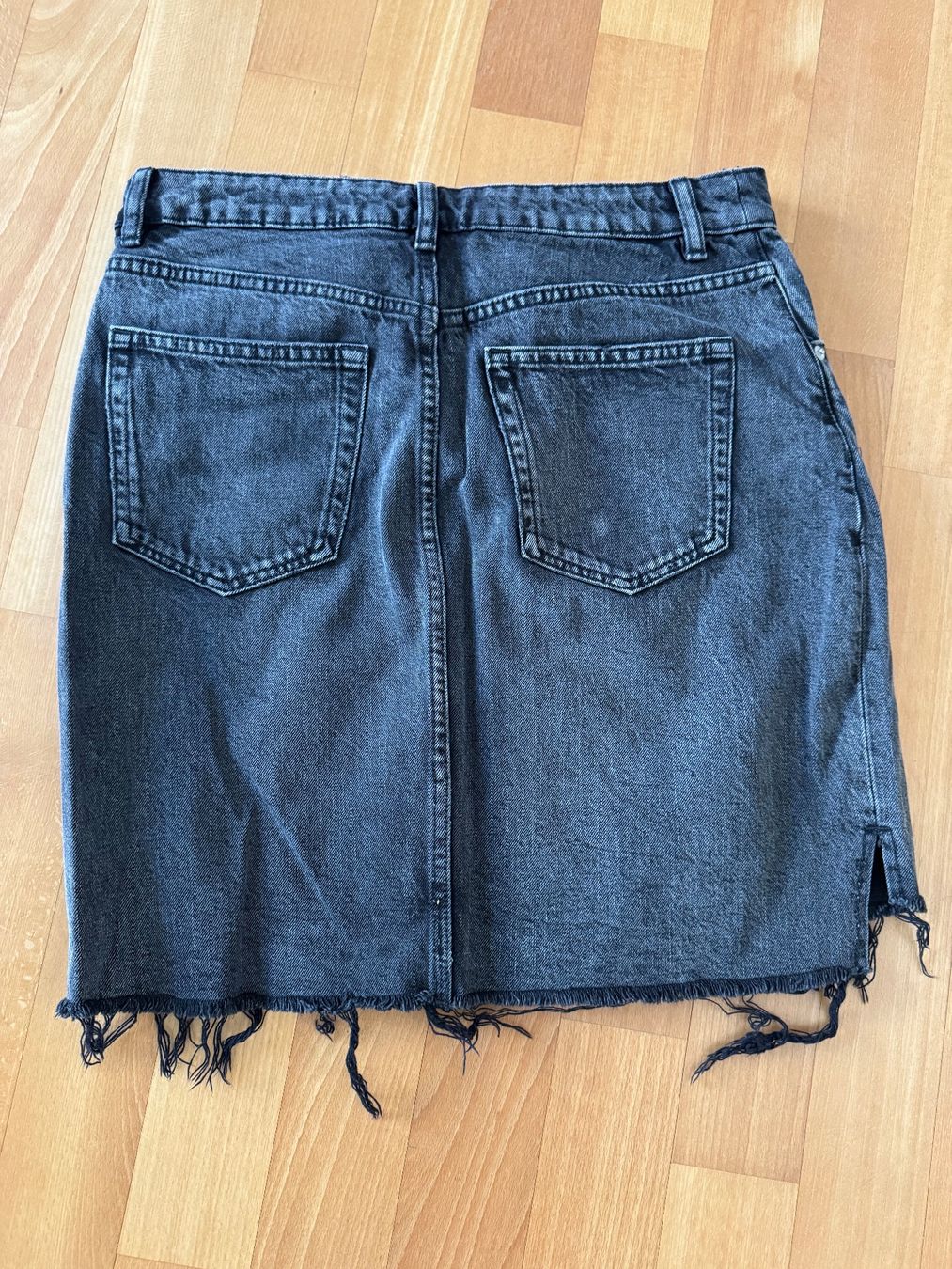 H&M Gonne: Jeansrock schwarz/dunkelgrau – Usato da Zürich venduto da sinaxnoemi 1