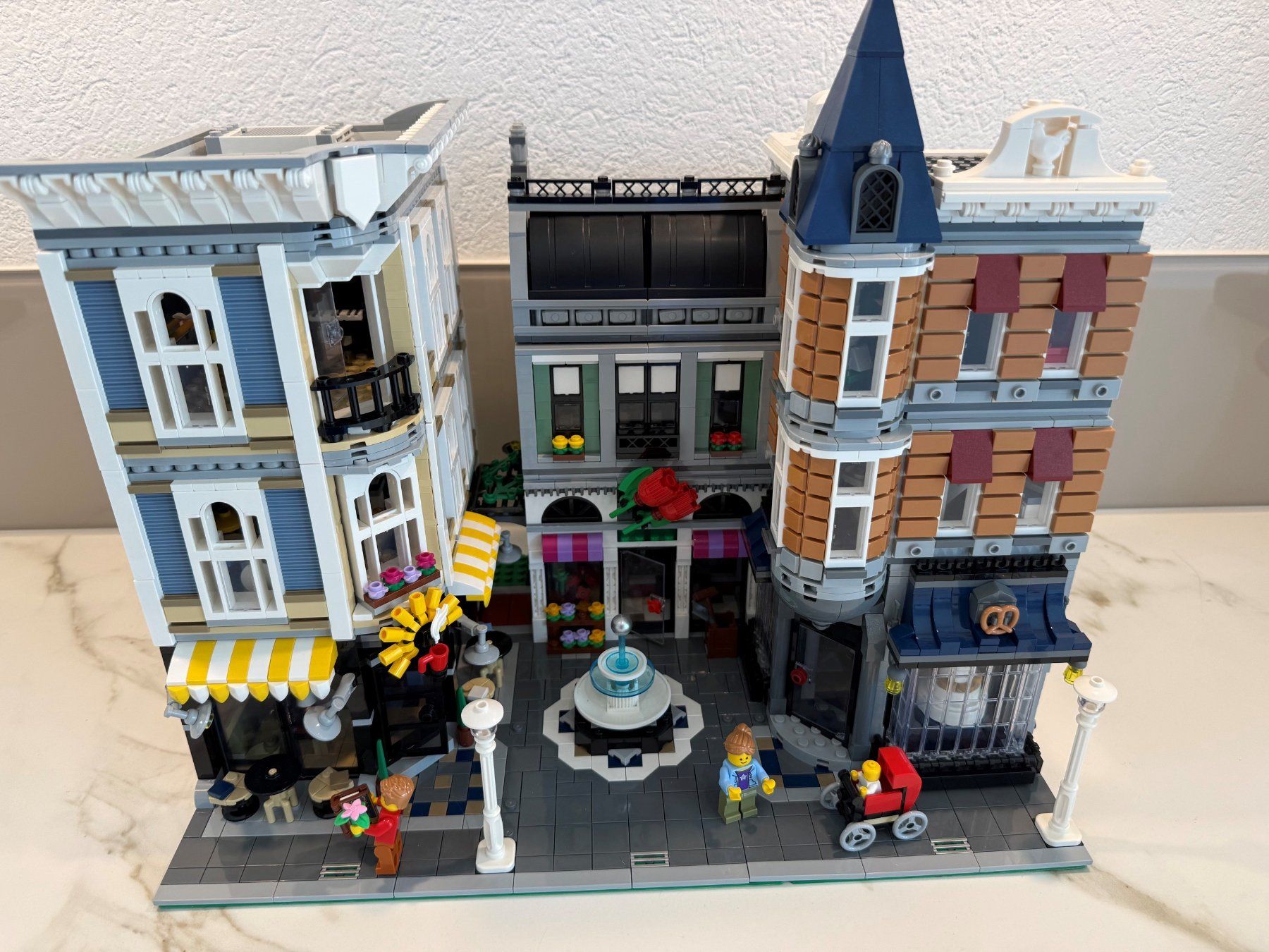 Lego Kit di costruzioni: Lego 10255 Stadtleben – Usato da Meisterschwanden venduto da Bigi1 5