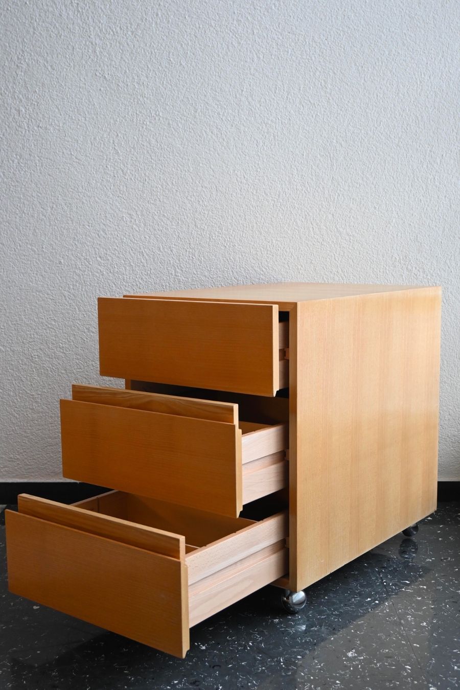 Banconi: Victoria Rollcontainer Holz 3 Schübe – Usato da Zürich venduto da starch.studio 3