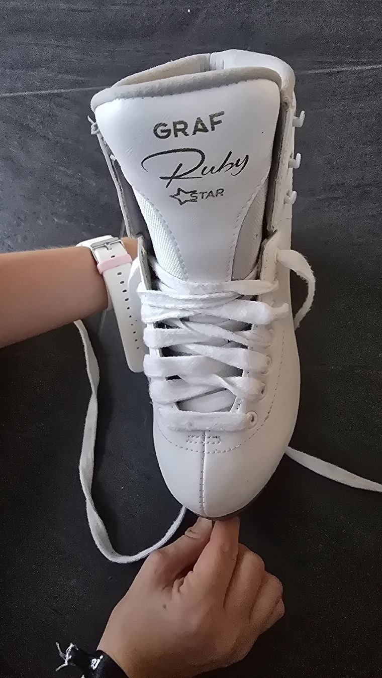 Graf Pattini da ghiaccio: Eislaufschuhe Graf Ruby Star weiss Grösse 34 gebraucht – Usato da zeiningen venduto da marianne0812 2