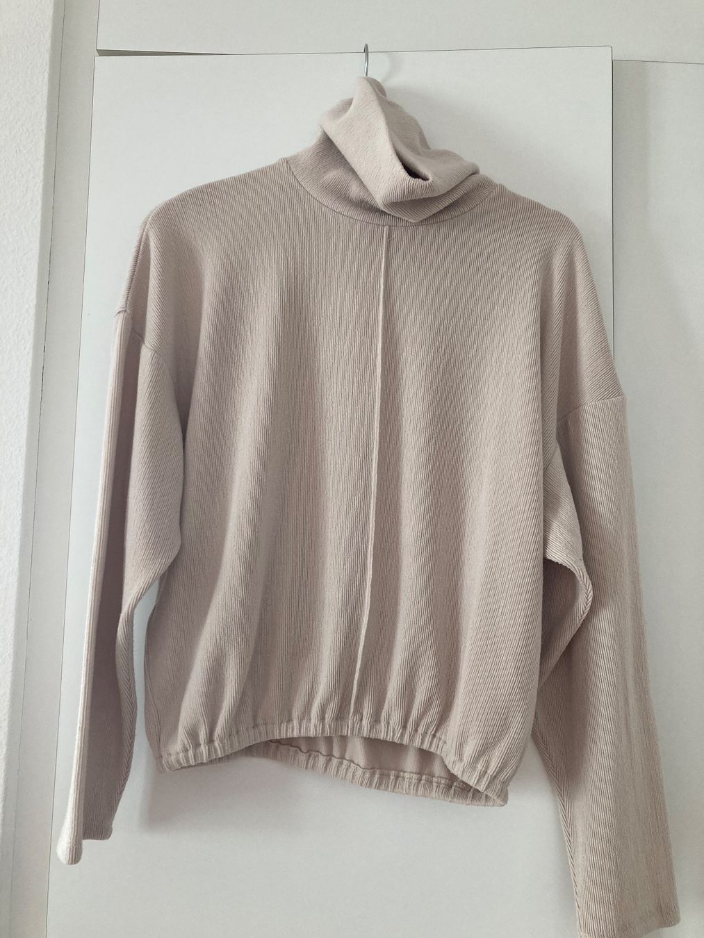 Zara Pulls & Sweat-shirts: Pullover in beige – D'occasion à Zürich par kristina_korotysh 1