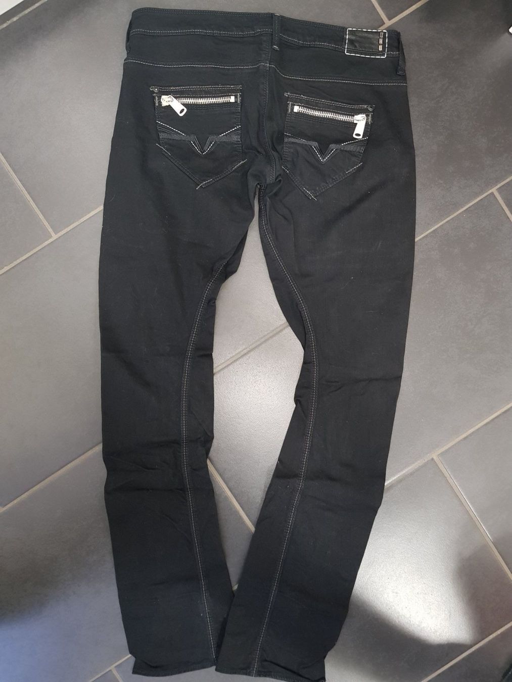 Guess Jeans: Guess Jeans – Usato da Oftringen venduto da bin_2wk8