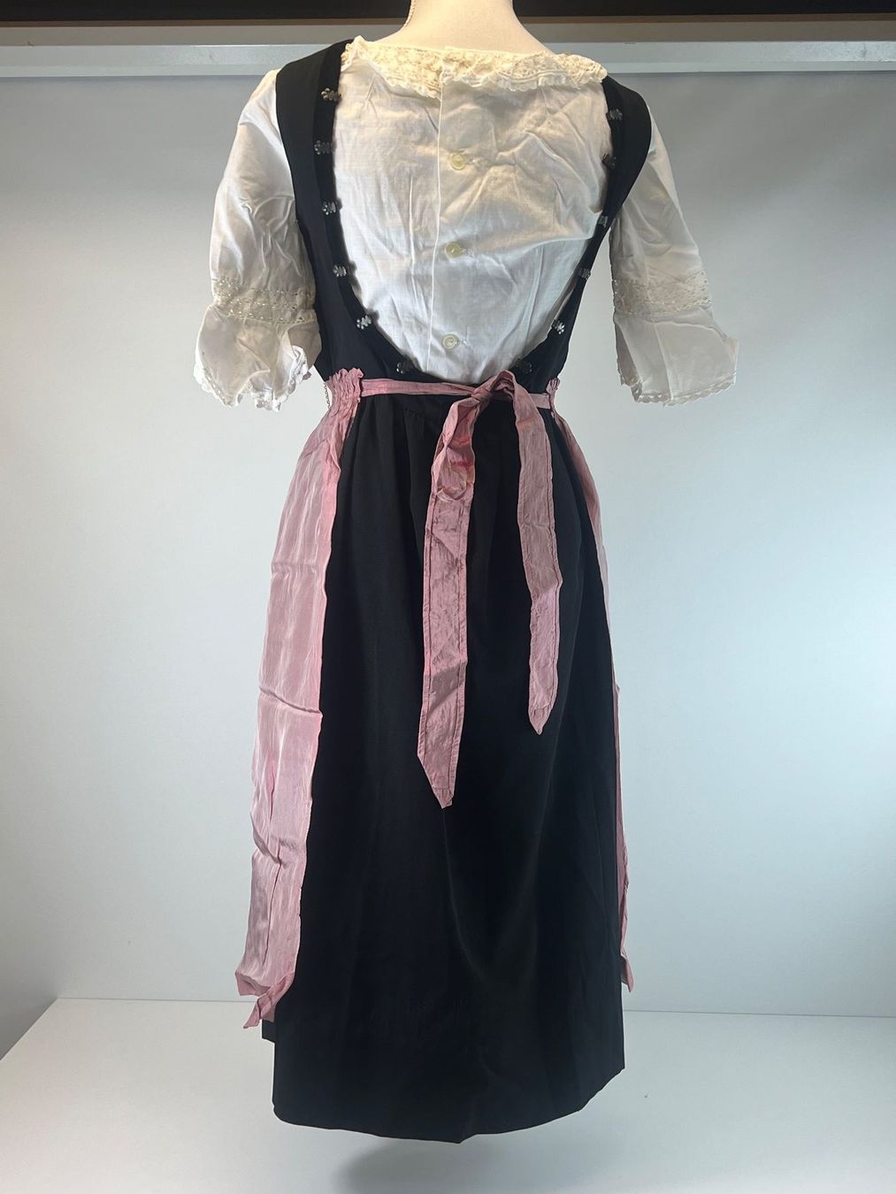 Kostüme: Schweizer Tracht Damen, ev. Schleitheim – Gebraucht aus Zürich von Arche_Brockenhaus 5