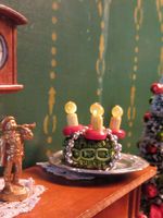 Puppenstuben mini Adventskranz auf Teller, Handarbeit