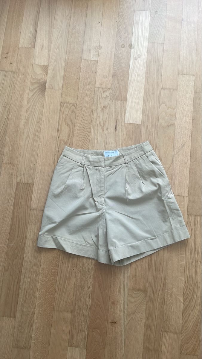 Hosen: Khaki Shorts in Grösse 36 – Gebraucht aus Wil SG von Miwil