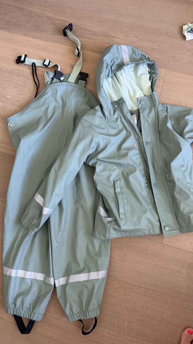 Jacken: Regenjacke Mintgrüb Gr. 122 – Gebraucht aus Steinhausen von inmumi 1