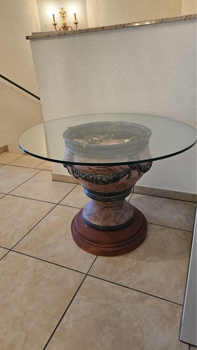 Tavoli: Glas Tisch auf Keramik Sockel – Usato da Basel venduto da zukk_