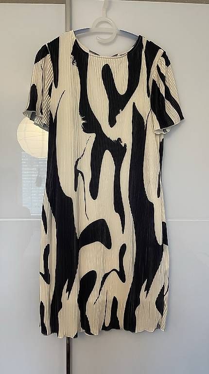 Vestiti: Kleid – Usato da Adliswil venduto da mir_s6m6
