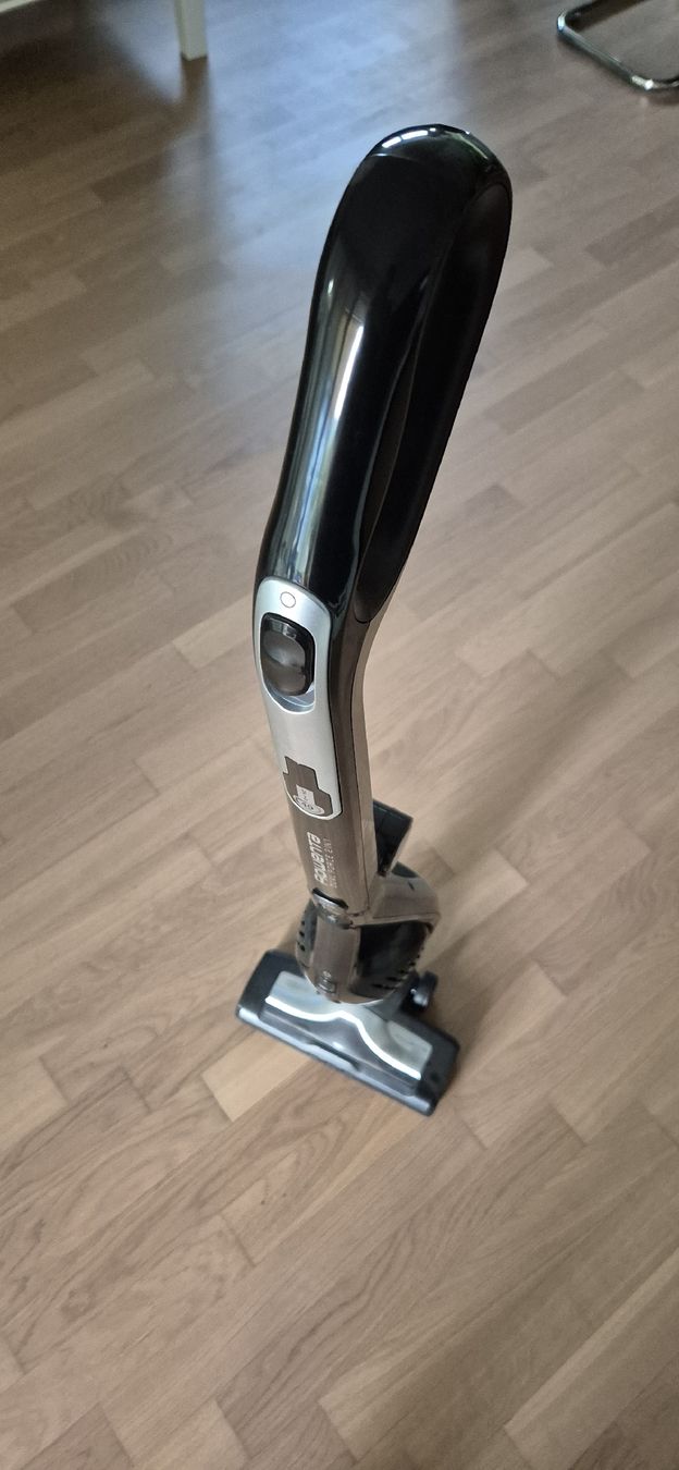 Aspirapolveri & Accessori: Staubsauger mit integriertem Handstaubsauger – Usato da Boniswil venduto da sel_haeusi