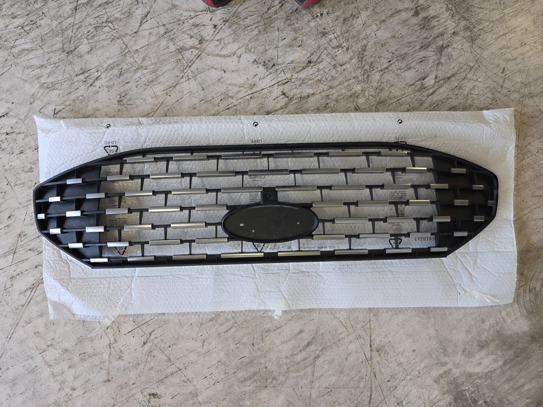 Ford Tutti pezzi di ricambio auto: Ford Transit Custom 2025 Kühlergrill – Usato da Kreuzlingen venduto da Turbothom81