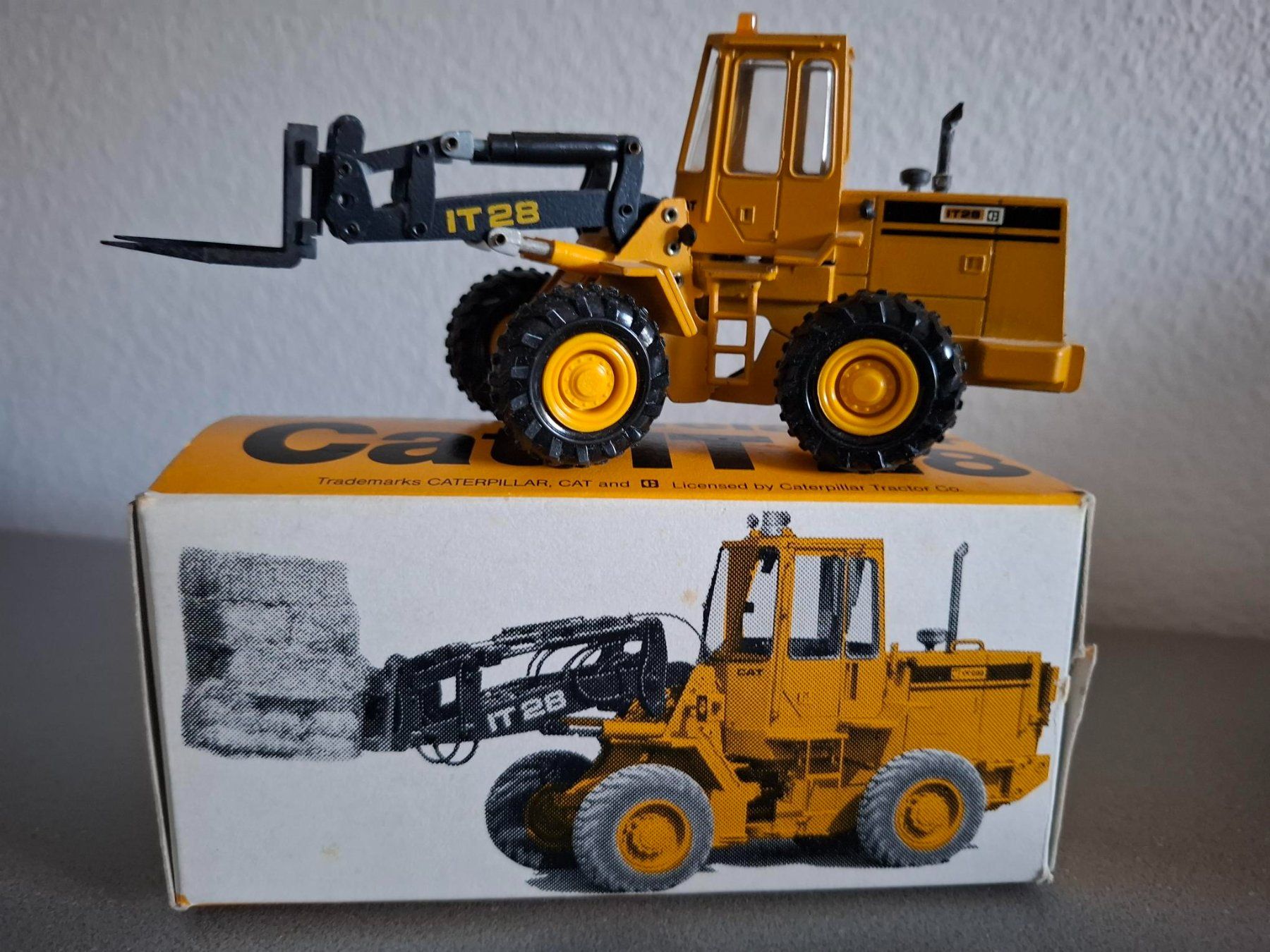 Caterpillar Kit di modellismo & Modellini statici: CAT Industrielader IT 28 1:50 – Nuovo (secondo la descrizione) da Henau venduto da fag_lzx9 3