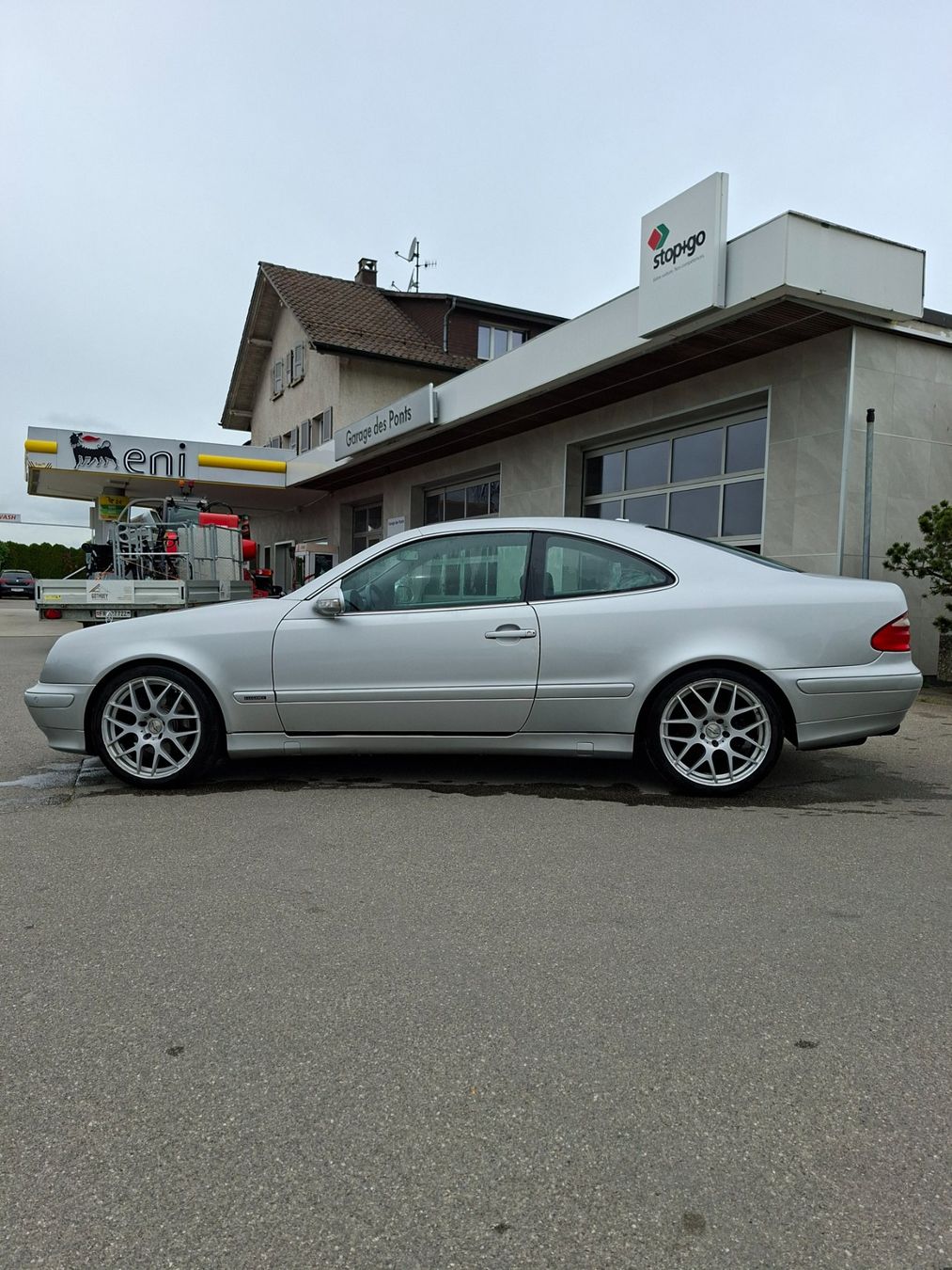 Mercedes-Benz Automobili: Mercedes CLK 320 – Usato da La Tour-de-Trême venduto da evapetreanu 2