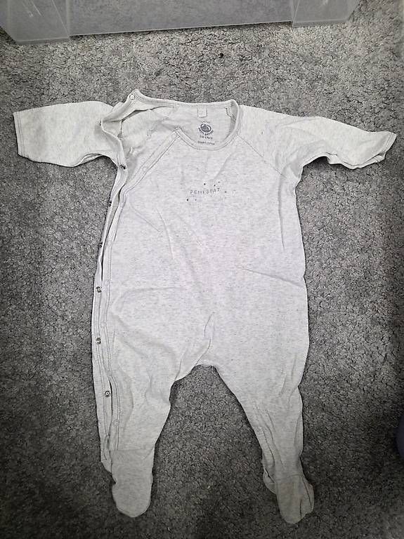 Pyjamas & Ähnliches: 4 Strampler/Schlafanzug - 9-12Mt. – Gebraucht aus Dietikon von kyra079 4
