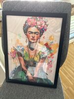 Gerahmtes Bild Frida Kahlo Portrait bunte Blumen Grösse 50x7