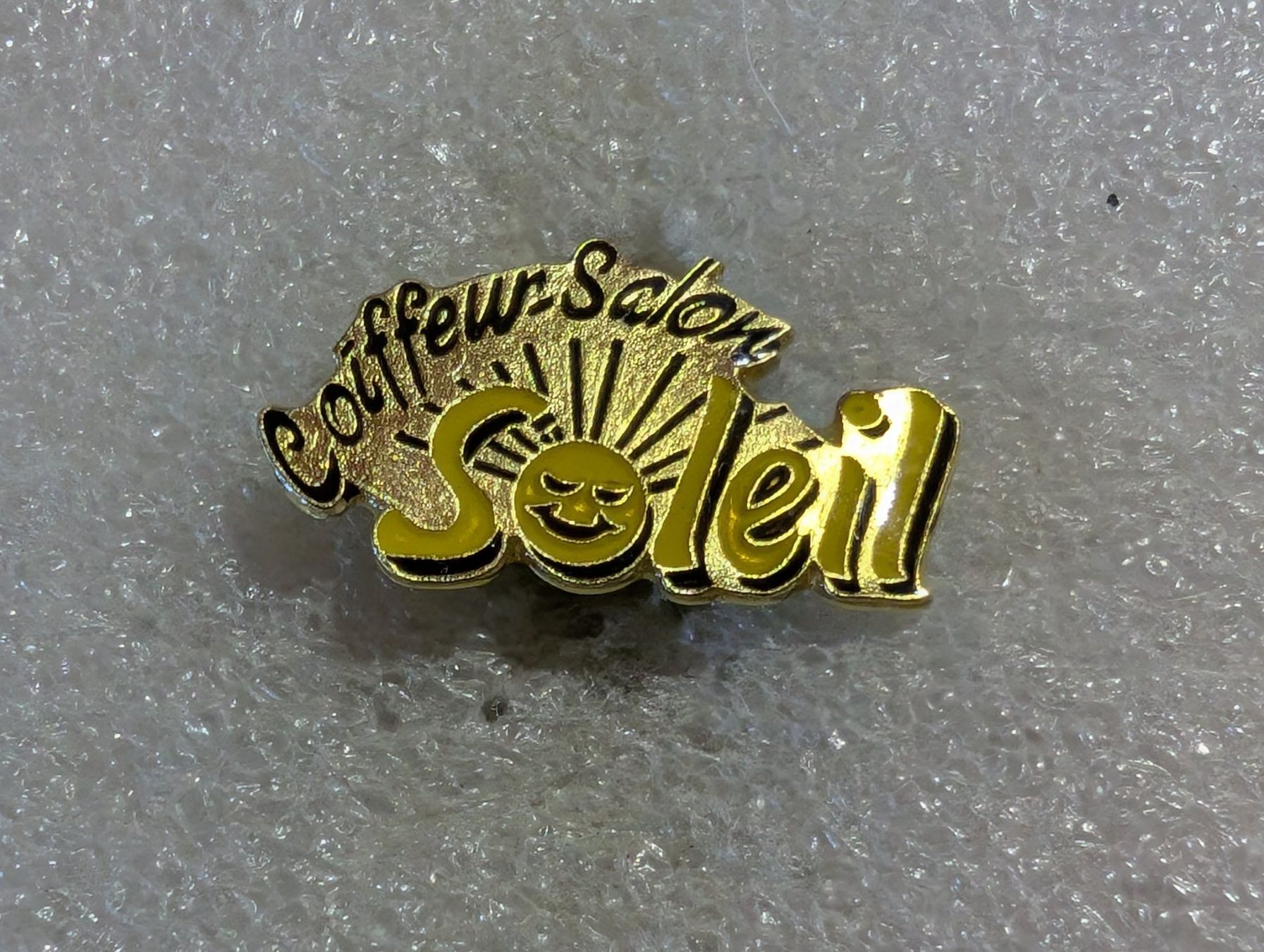 Placchette & Badge: Ansteckpin 127: Soleil – Usato da Oppligen venduto da Pin-Fall-Shop