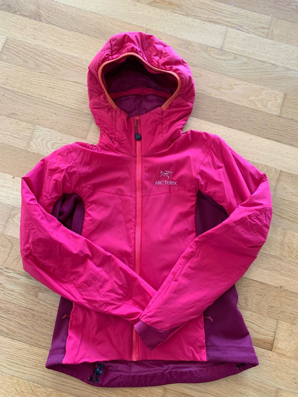 Arcteryx Jacken: Arc'teryx Damenjacke pink – Gebraucht aus Gamprin von Senfkorn11