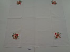 Weihnachts-Tischdecke 71 cm. x 67 cm. gestickt maschinell