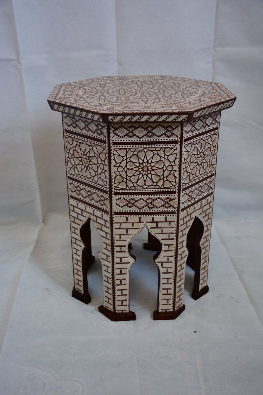 Tavoli: Table coffre en marqueterie nacre. – Nuovo (secondo la descrizione) da geneve venduto da louisart 1