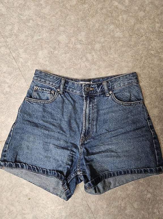 Jeans: shorts von pull&bear grösse 36 – Usato da Kiesen venduto da Laura._