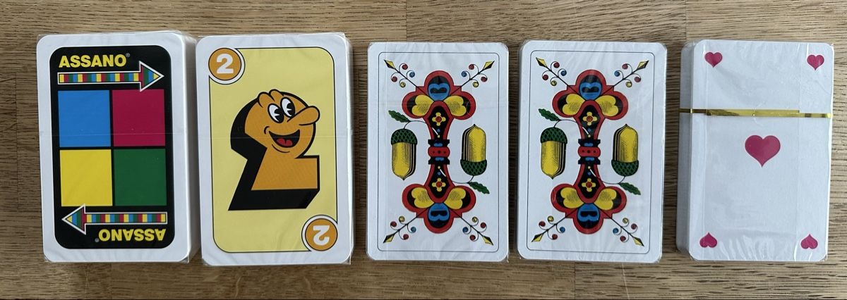 Giochi: Kartenset + Jasskarten Set – Nuovo e nell'imballaggio originale da Zuzwil BE venduto da BulkBox
