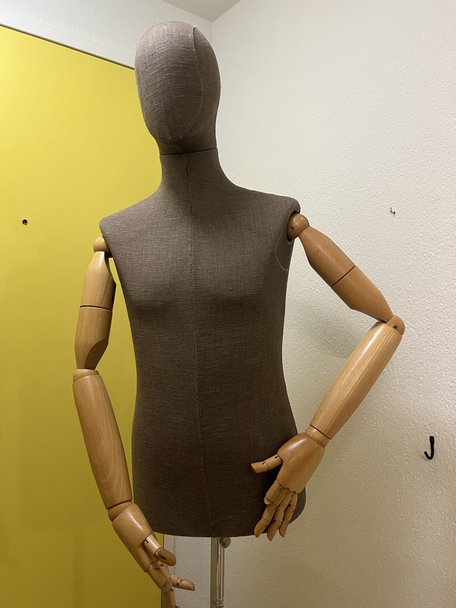 Ladenausstattungen & Messebau: Schaufensterpuppe – Gebraucht aus Thun von Lololori 3