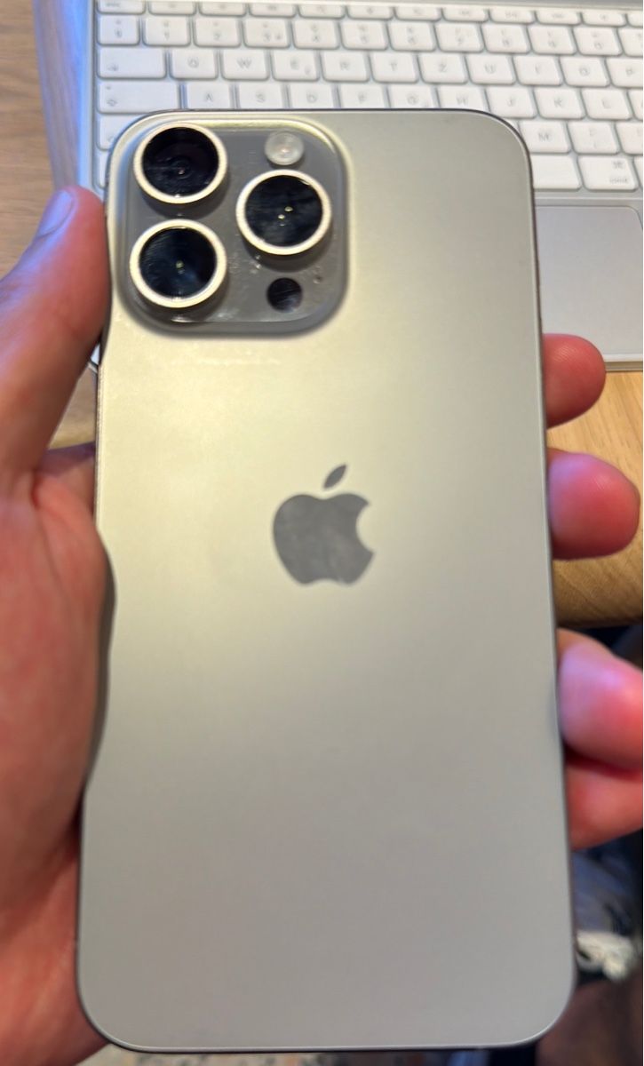 Apple Telefoni cellulari / Smartphones: iPhone 15 pro max 256GB – Usato da Zürich venduto da Yoni_to