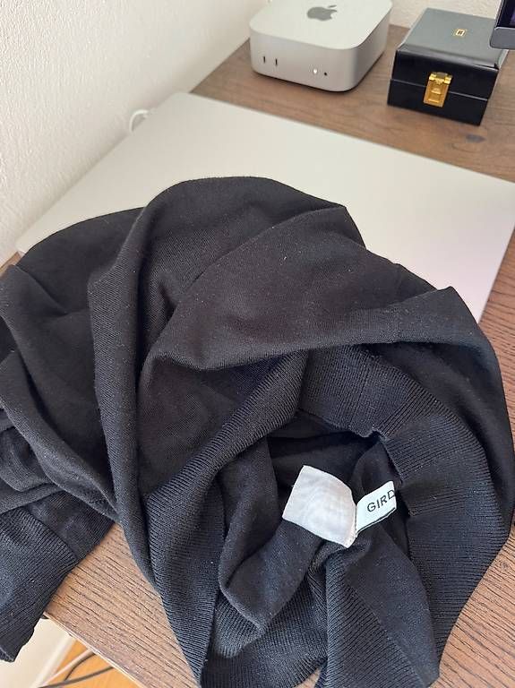 Maglioni & Felpe: Girdear Pulli Grosse S Schwarz – Usato da Schübelbach venduto da Rahnmont 1