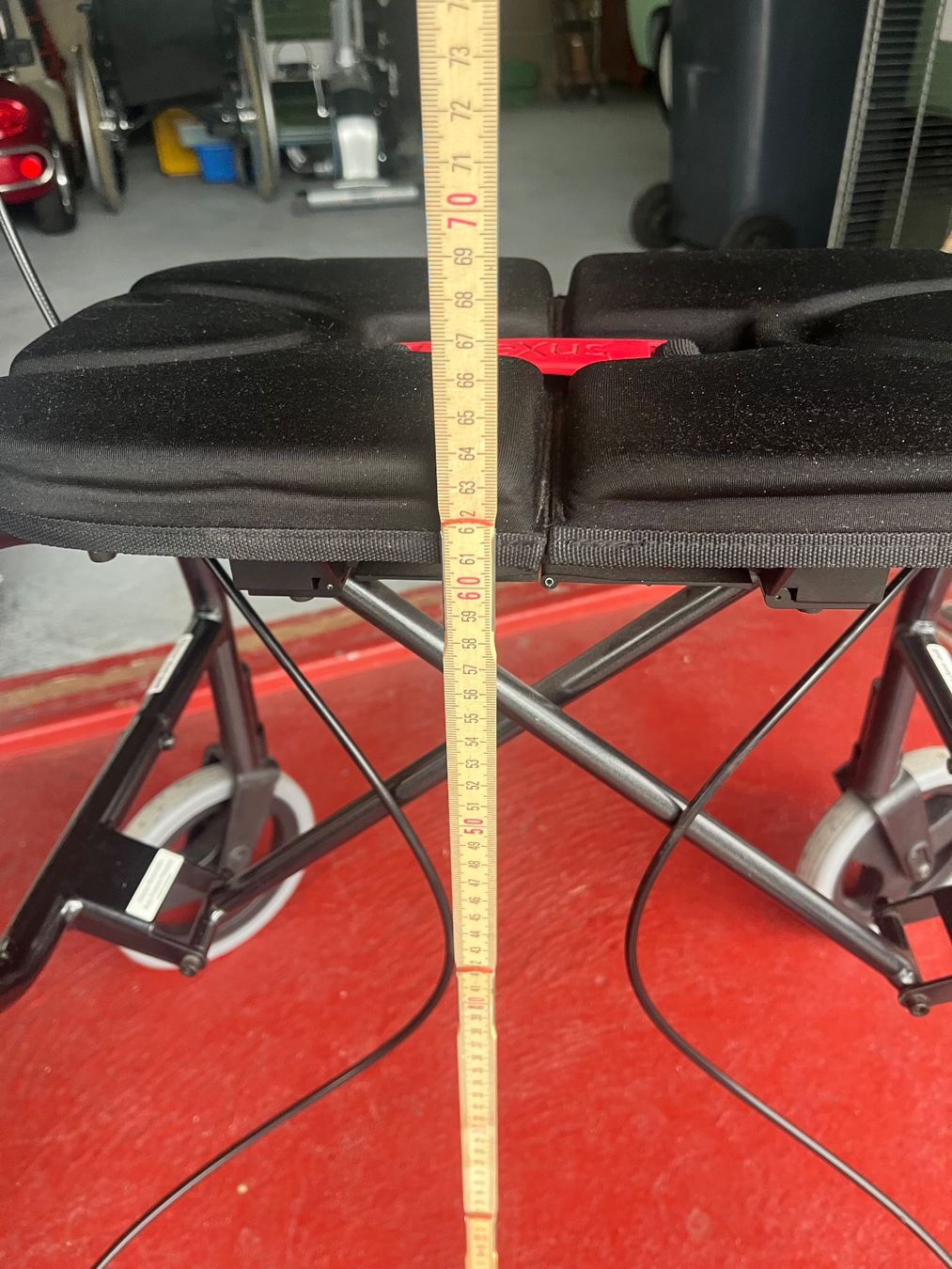 Ausili per la deambulazione: Rollator mit Sitzfläche (Human Care NeXus 3) – Nuovo (secondo la descrizione) da Roggwil BE venduto da IsoNice88 4
